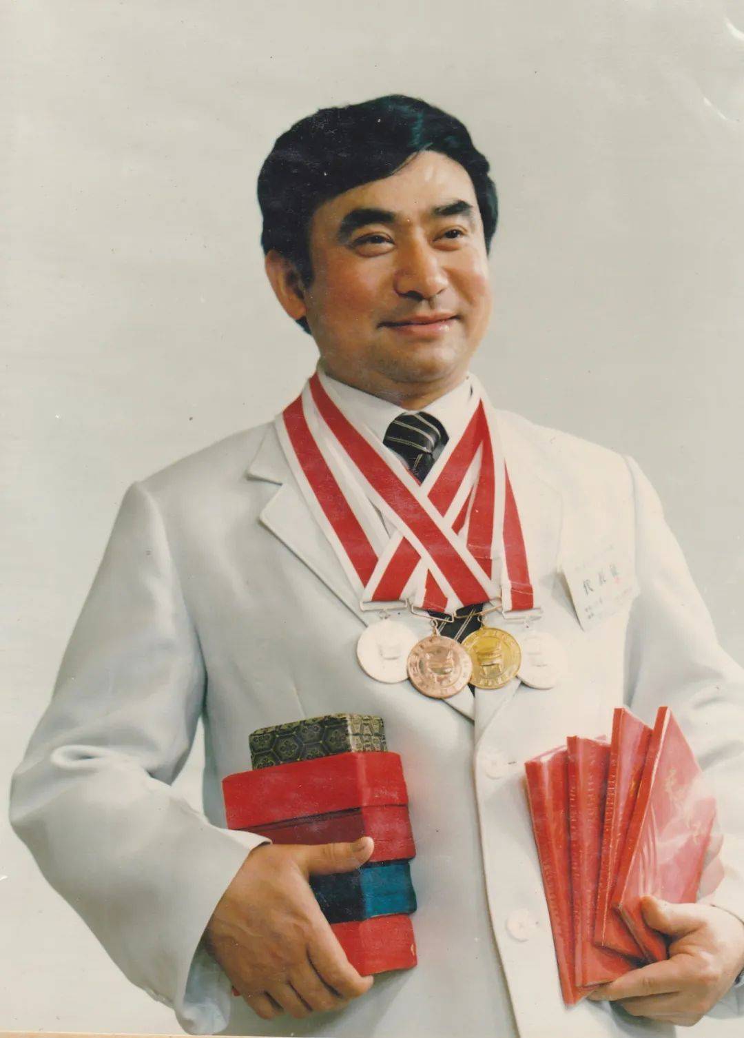 文化中国时代榜样中国美食家许菊云登上欧洲国家邮票