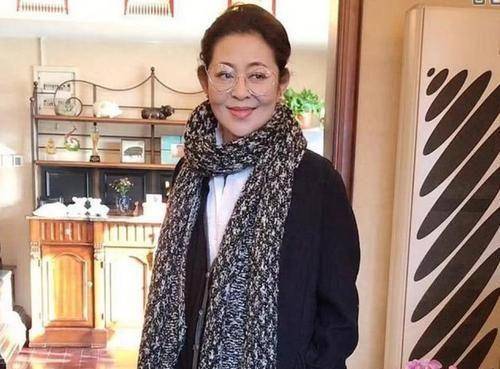 郎平 倪萍郎平同框，羽绒服穿起来都快认不出，不过依旧让人回忆满满