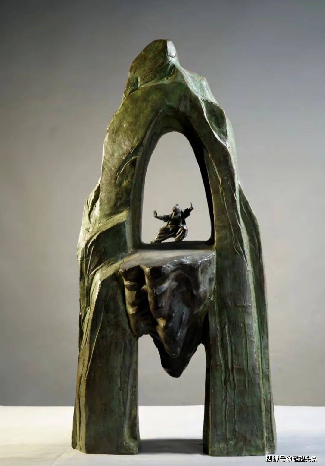 《关山飞渡之一》 铸铜 80x37x32cm 陈云岗《关山飞渡之三》 铸铜 80