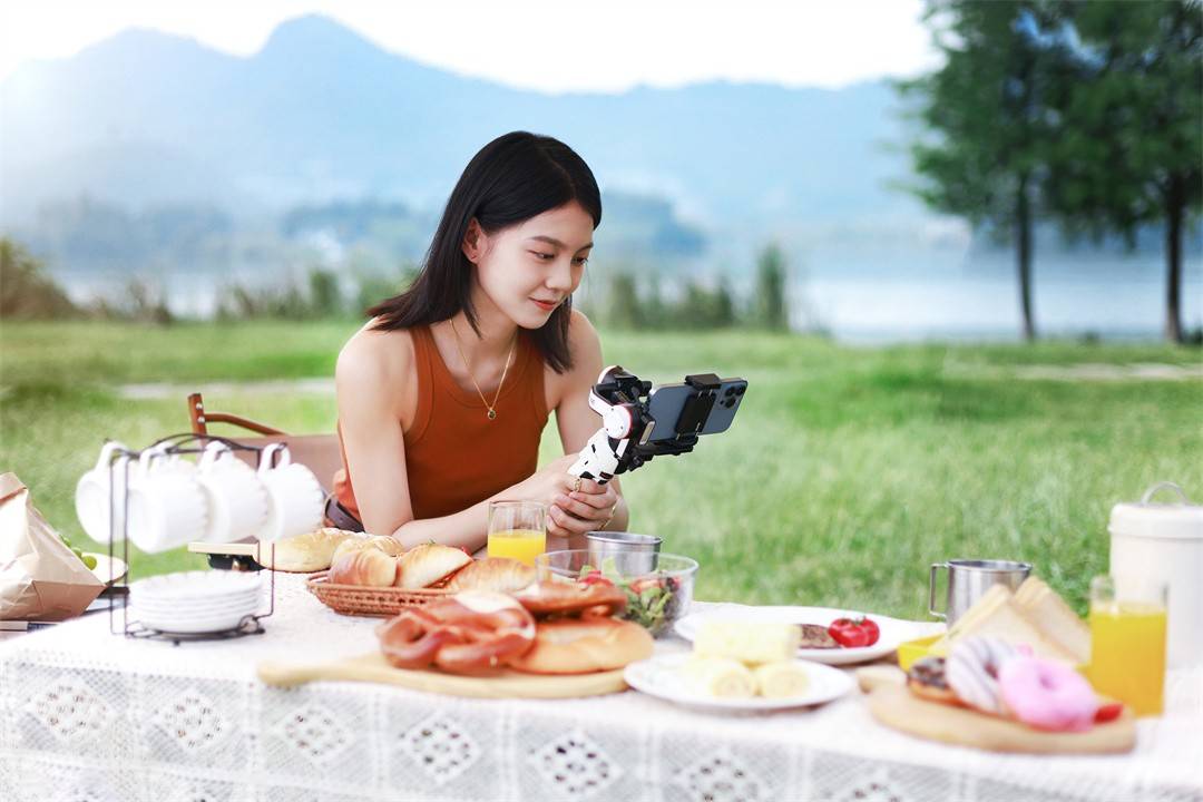 双色温补光灯加持的云鹤M3云台为何称得上是索尼专业微单最佳伴侣