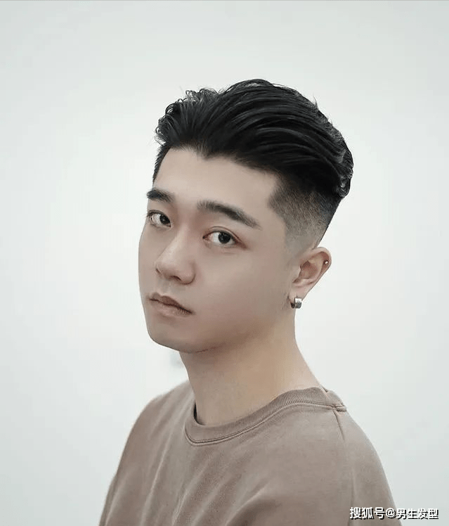 不同脸型的男生剪不同的两边铲发型更帅气