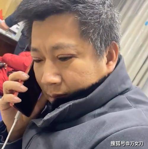 都是端江苏男子割双眼皮后卧床休养，媳妇无微不至的照顾让网友不淡定了