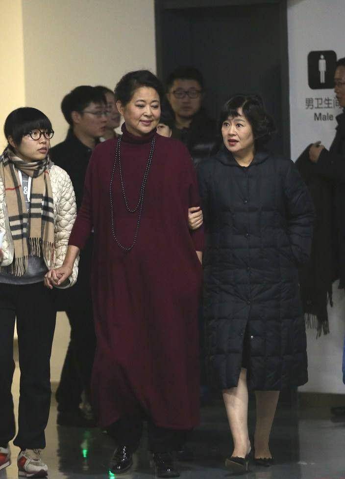 郎平 倪萍郎平同框，羽绒服穿起来都快认不出，不过依旧让人回忆满满