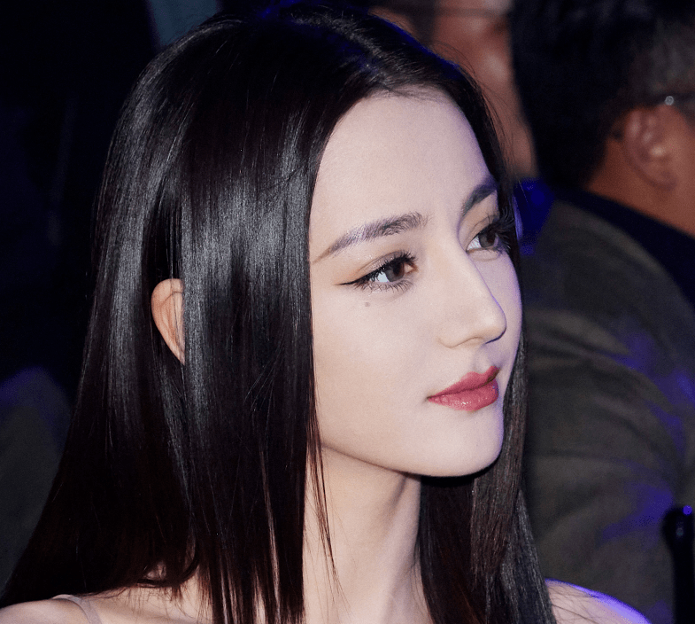 高清生浮粉、长痘、整容痕迹，明星未修图里的脸，让我看见了人间真实