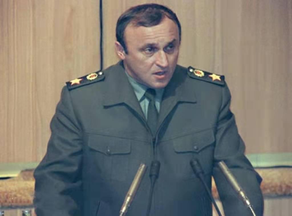 这是俄罗斯第一任国防部长帕维尔·谢尔盖耶维奇·格拉乔夫大将在卸任