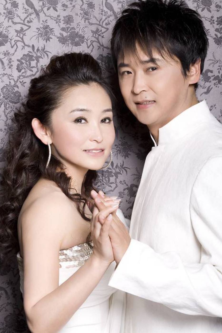 歌坛伉俪冯晓泉与曾格格:"421家庭"的幸福与烦恼_父亲_父母_音乐