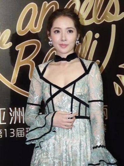 郭碧婷 郭碧婷嫁“豪门”风格大变！穿翠绿长裙似陈岚，36岁成人生赢家