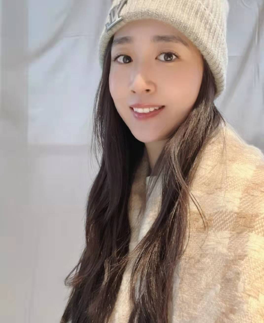 香港知名男星太太过度炫富引负评,爱买冷门款被嘲无品_王妤娴_陈晓东