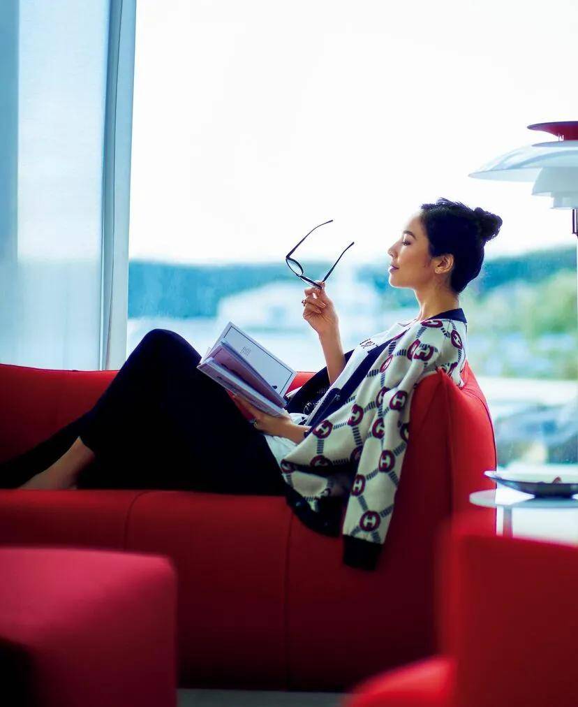 黑色 日本某杂志2月份的时尚排名,真正高级感的,还属基础色