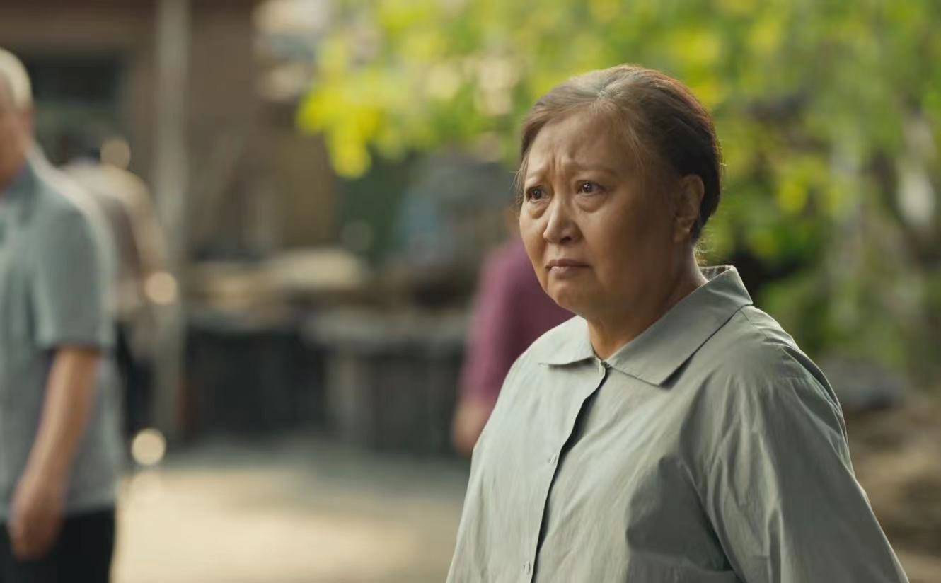 她在《人世间》扮丑,演技精湛接地气,和刘晓庆结缘《芙蓉镇》_徐松子