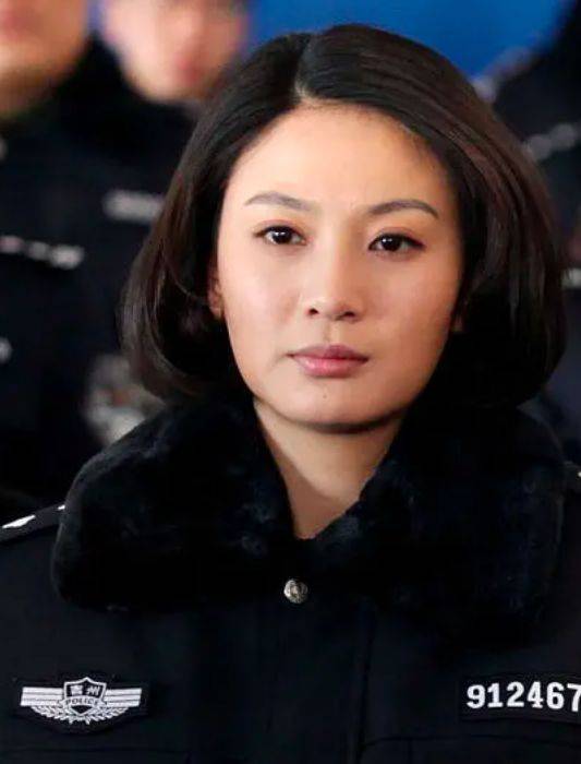 而后还出演了历史剧《飘帅》,在其中出演了卢笑庵的养女卢琳.