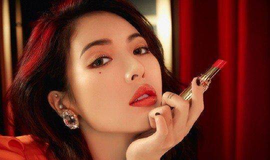 Bitch“小野马”金泫雅《VOGUE》画报公开，与 YSL 最配的“Bitch”