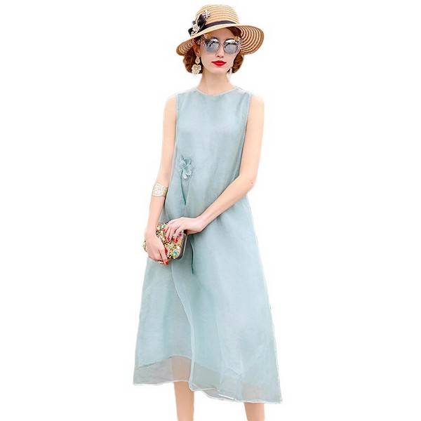 浅绿色 冰爽解暑，浅绿色连衣裙回归清新自然