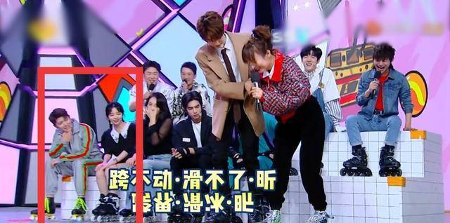 因为|任嘉伦与谭松韵同框，礼貌距离先抢镜，细节里展露已婚男士的素养