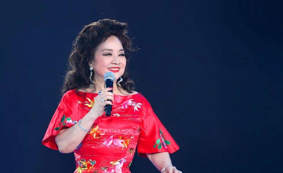 风的季节:改变梅艳芳一生的歌曲,为何还是徐小凤唱得好听?