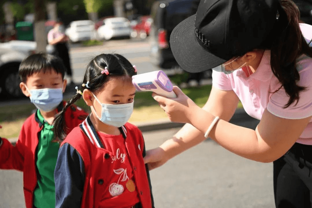 安全感|宝宝上幼儿园哭闹？了解分离焦虑3个阶段7招预防，育儿十全十美