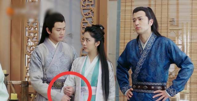 因为|任嘉伦与谭松韵同框,礼貌距离先抢镜,细节里展露已婚男士的素养