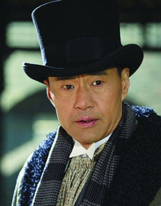 他是武打老戏骨曾名气不输李连杰如今与妻子婚后22年无绯闻