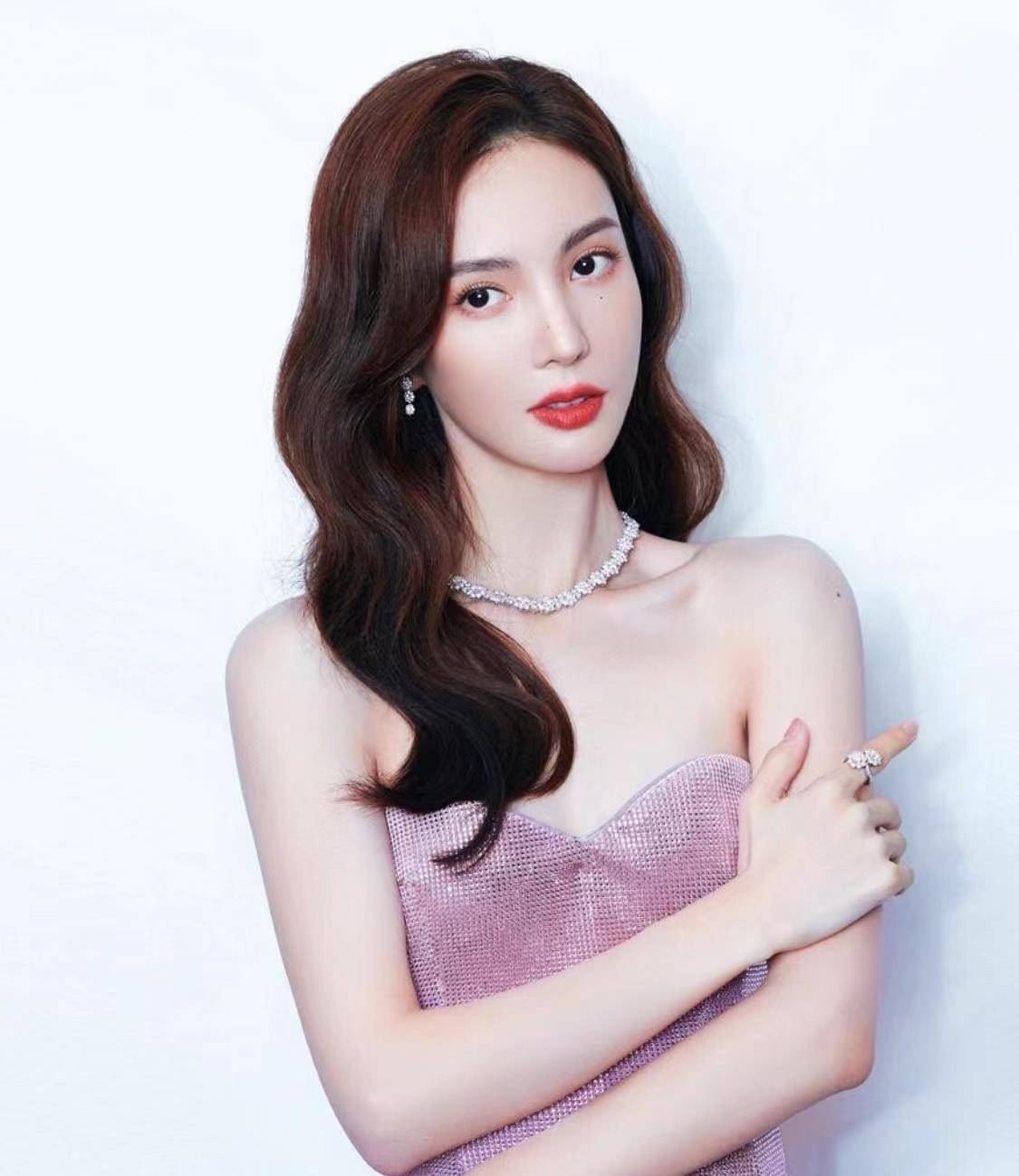 后遗症女明星为了变美，乱整鼻子留下的后遗症，至今悔恨终身