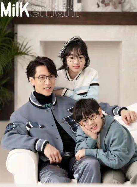 Nei 吴尊跟孩子拍亲子照，儿子长得比爸爸帅，女儿遗传了妈妈的高颜值