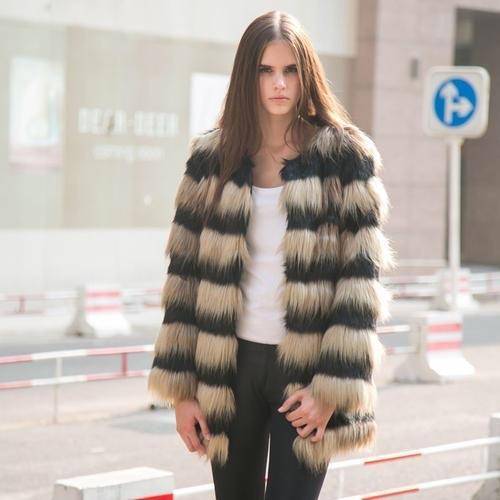 贵妇 宁静真有阔太范，上万皮草配西装不仅不臃肿，却意外美成优雅贵妇