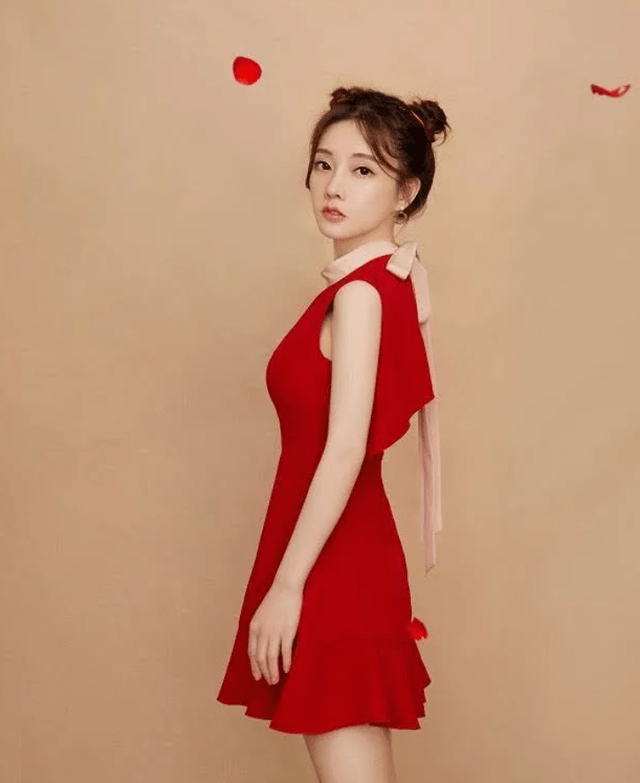 哪吒 苹果头过时了，跟冯提莫扎“哪吒头”减龄又显高，八成女生都适合