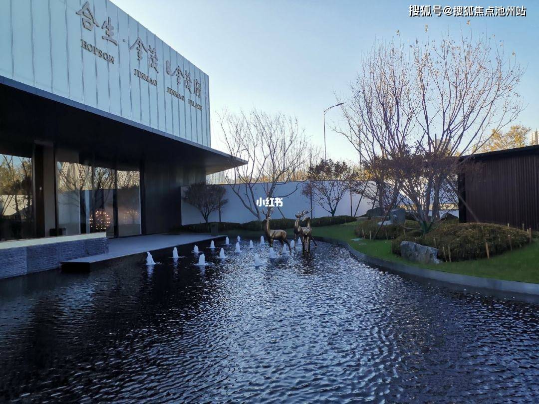 在东三环cbd向南约6公里处,一个崭新的人居作品——东叁金茂府正在