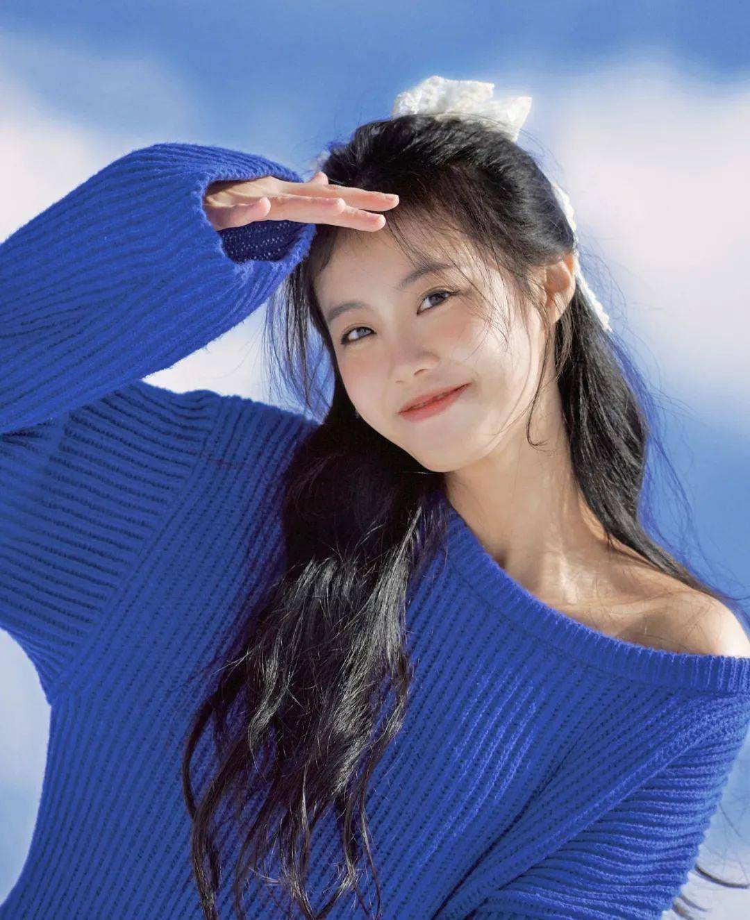 发型2022不要再披头散发了！这几款春季发型又美又显脸小！