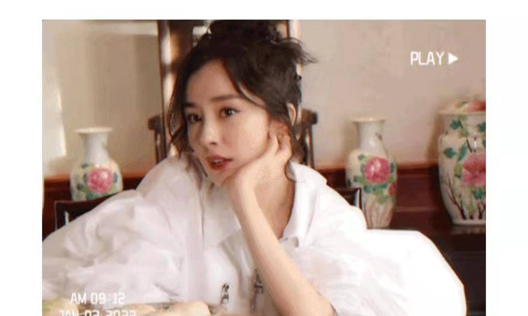 发型2022不要再披头散发了！这几款春季发型又美又显脸小！