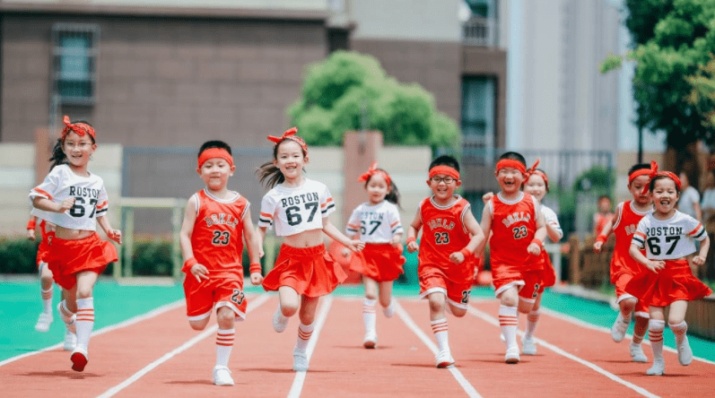 午餐|家长晒幼儿园8元午餐，自以为勤俭节约又明智，却引起网友争议