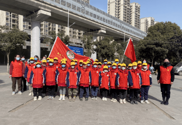 新鄭市龍湖鎮小喬完全小學開展學雷鋒系列活動