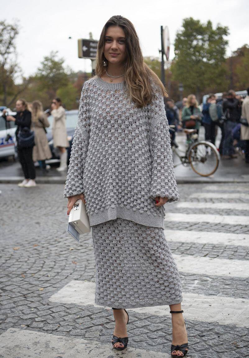 毛衣 穿什么毛衣潮？长过臀部的大毛衣很不错，温暖百搭很有格调.