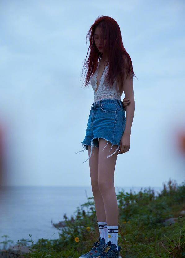 Buu 我真搞不懂，身高172体重90斤的关晓彤，为啥穿衣服这么显壮