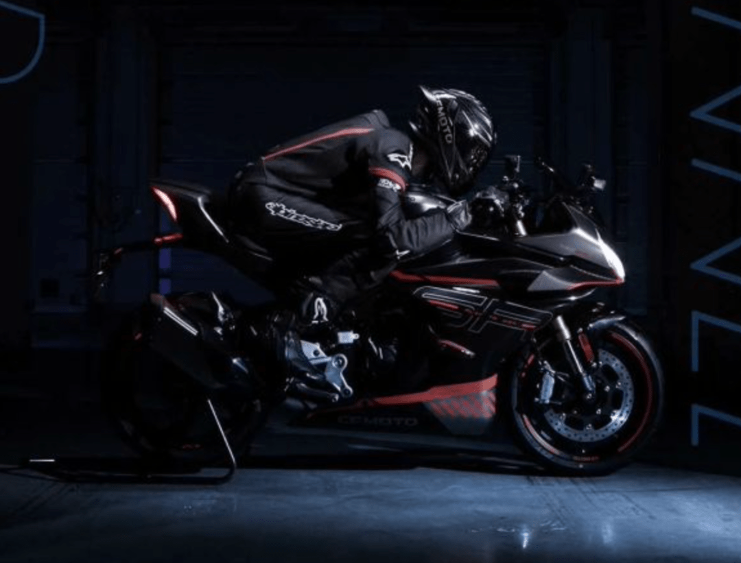 自主摩托要内卷 大波400cc仿赛来临 还有四缸小排量车型 乐惠车