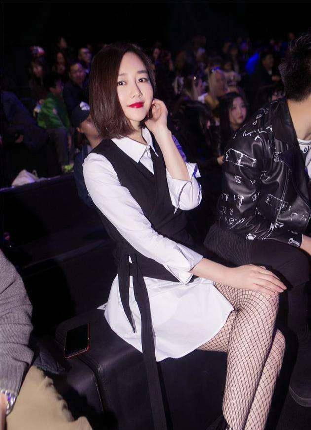 刘晓晔,曾多次获得青岛最美女人荣誉称号,她有别具韵味的知性美