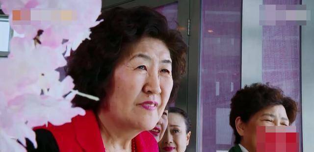 生活|钟丽缇49岁执意要生第4胎，老公和婆婆的想法让网友感动不已！