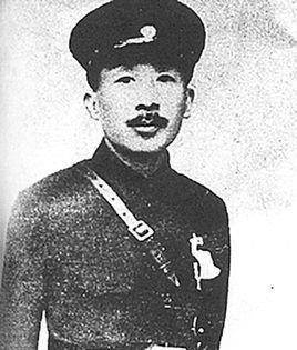 早年以讲学为名,宣传进步民族思想,后去日本学习,结识孙中山,加入中国