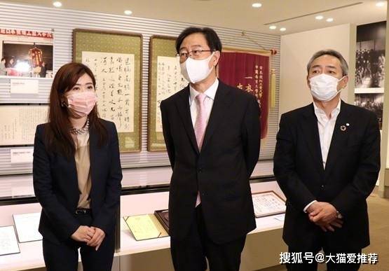 娃娃脸 这婚真是离对了!福原爱穿百褶连衣裙扎马尾辫上班,娃娃脸好上镜