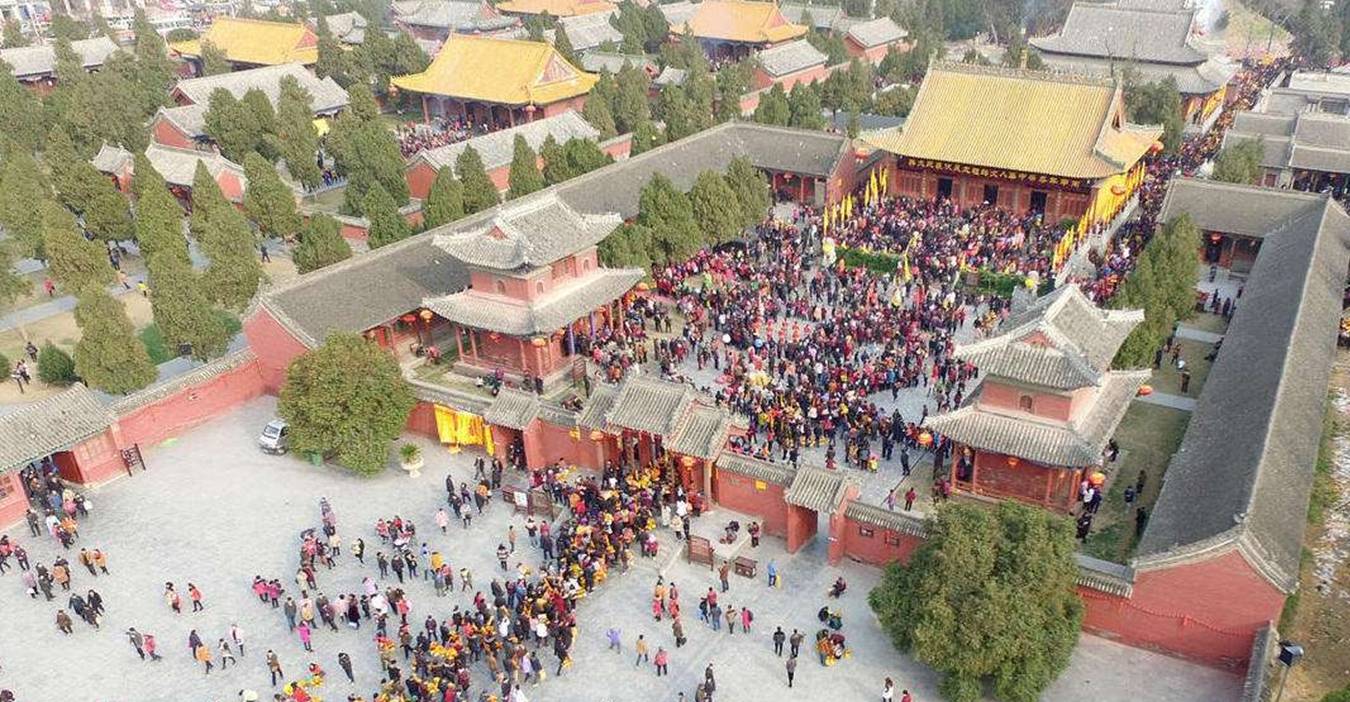 城市,其中许多旅游景区都值得一去,较为出名的旅游景点有:鹿邑太清宫