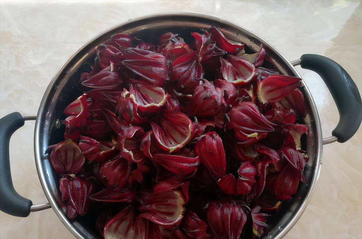 它是花也是药,贫血的人最适合,很多人都不知道怎么吃_白砂糖_花萼