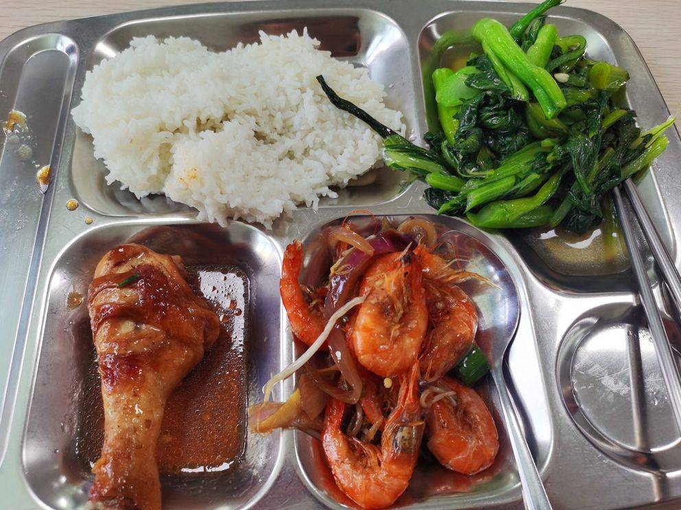 原创广东老师晒学校午餐照在朋友圈走红网友招人吗管吃就行