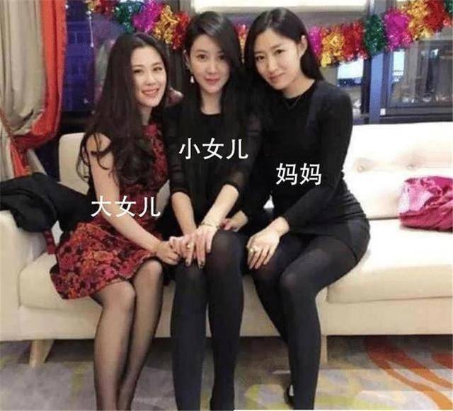 网友“最美母女合照”火了，妈和女儿平分秋色，网友：阿姨还缺女婿吗