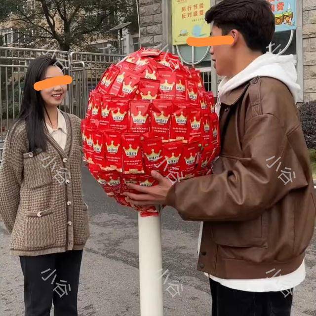 男生送女生礼物排行榜_59名男生给全班唯一女生送妇女节礼物:平时就像哥们一样太惊喜了