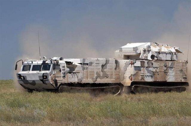 带你了解俄罗斯陆地蛟龙dt30全地形车没有它过不去的沼泽