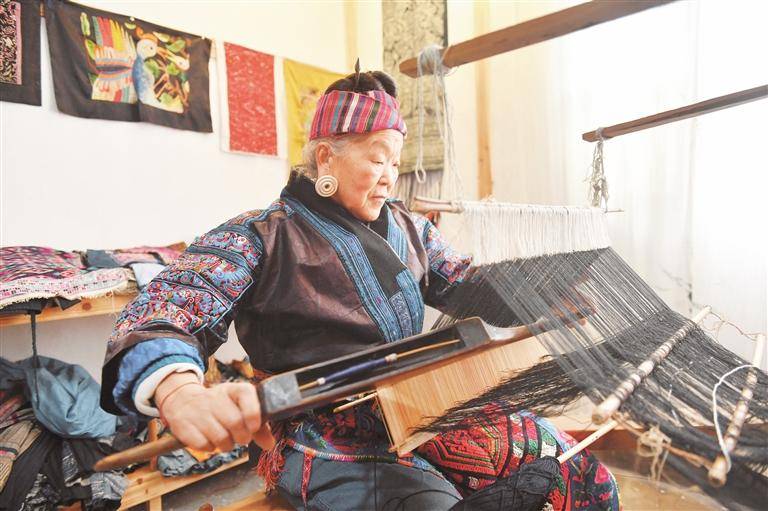 台江|贵州台江八旬老妪走T台，苗绣惊艳全世界