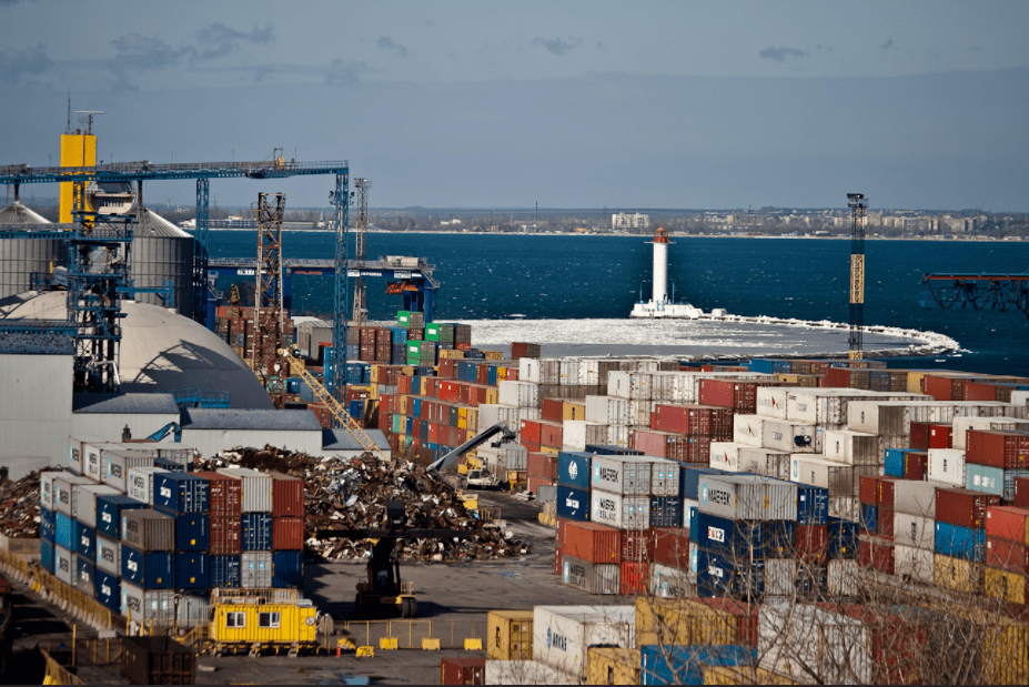 俄将轰炸敖德萨港即日起欧洲码头拒绝俄货物所有货物征收紧急风险附加