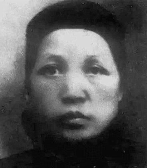 1959年,毛主席意外发现和母亲的合影,哽咽道:若是现在他们不会死_毛泽