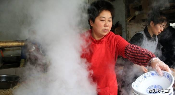 很漂亮|这家早餐牛肉面门前的队伍太壮观了，看得我口水直流