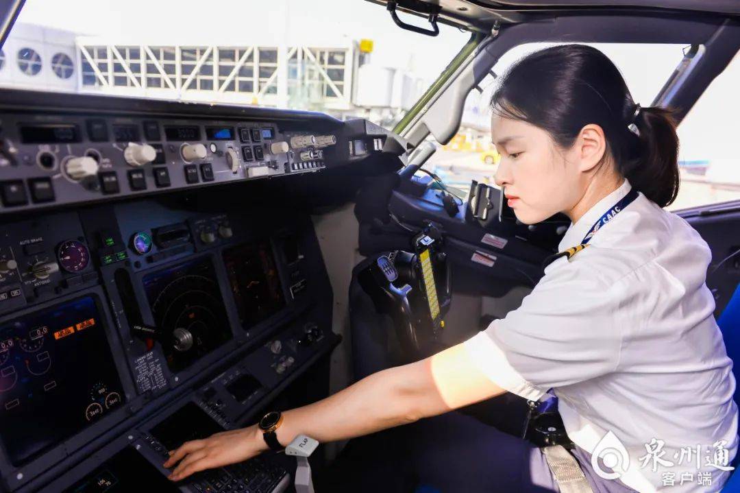 90后女机长冲上云霄_赖河汀_飞行员_航班