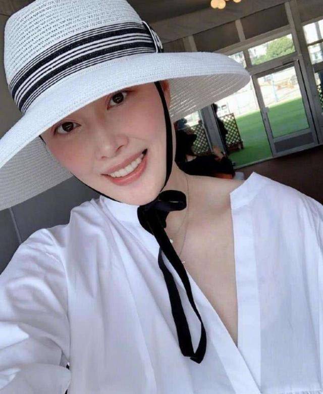 女排功勋名将,曾与刘翔有过绯闻,最后嫁老外被指崇洋媚外_马蕴雯_外国